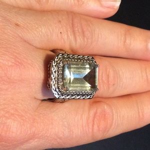 Light blue green aquamarine ring 8ct?